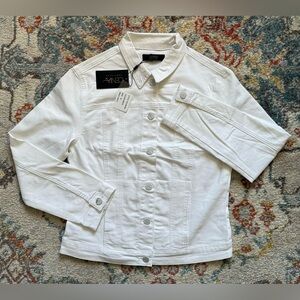 3/4 sleeve front pocketed jacket medium size color white